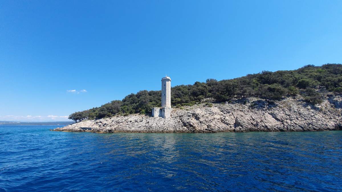 Plavnik Island lighthouse